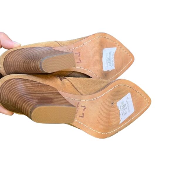 NWOB Marc Fisher Mariel Beige Suede Pointed Toe Block Heel Ankle Boots Size 5M - Picture 2 of 5